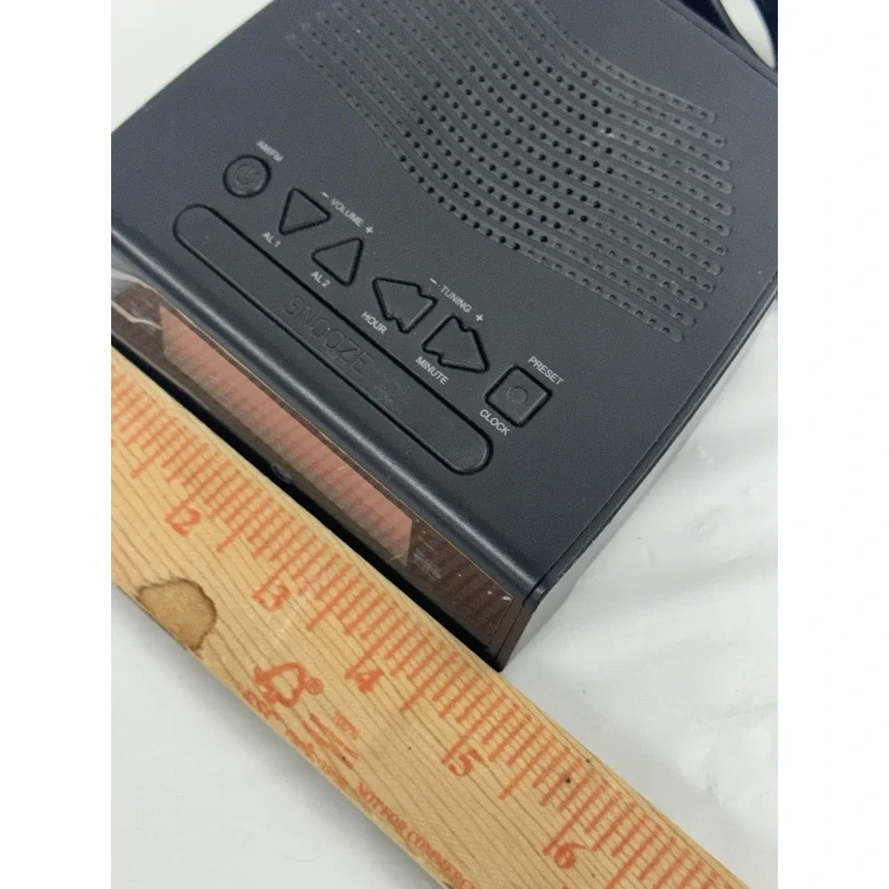 GPX C224B Dual Alarm Clock AM/FM Radio w/Red LED‎ Display Tested